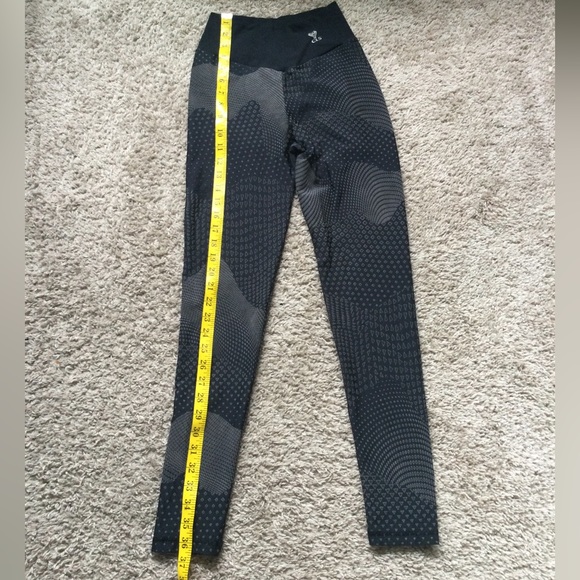 Galaxy Infinity Preto Textured Leggings - Picture 12 of 16
